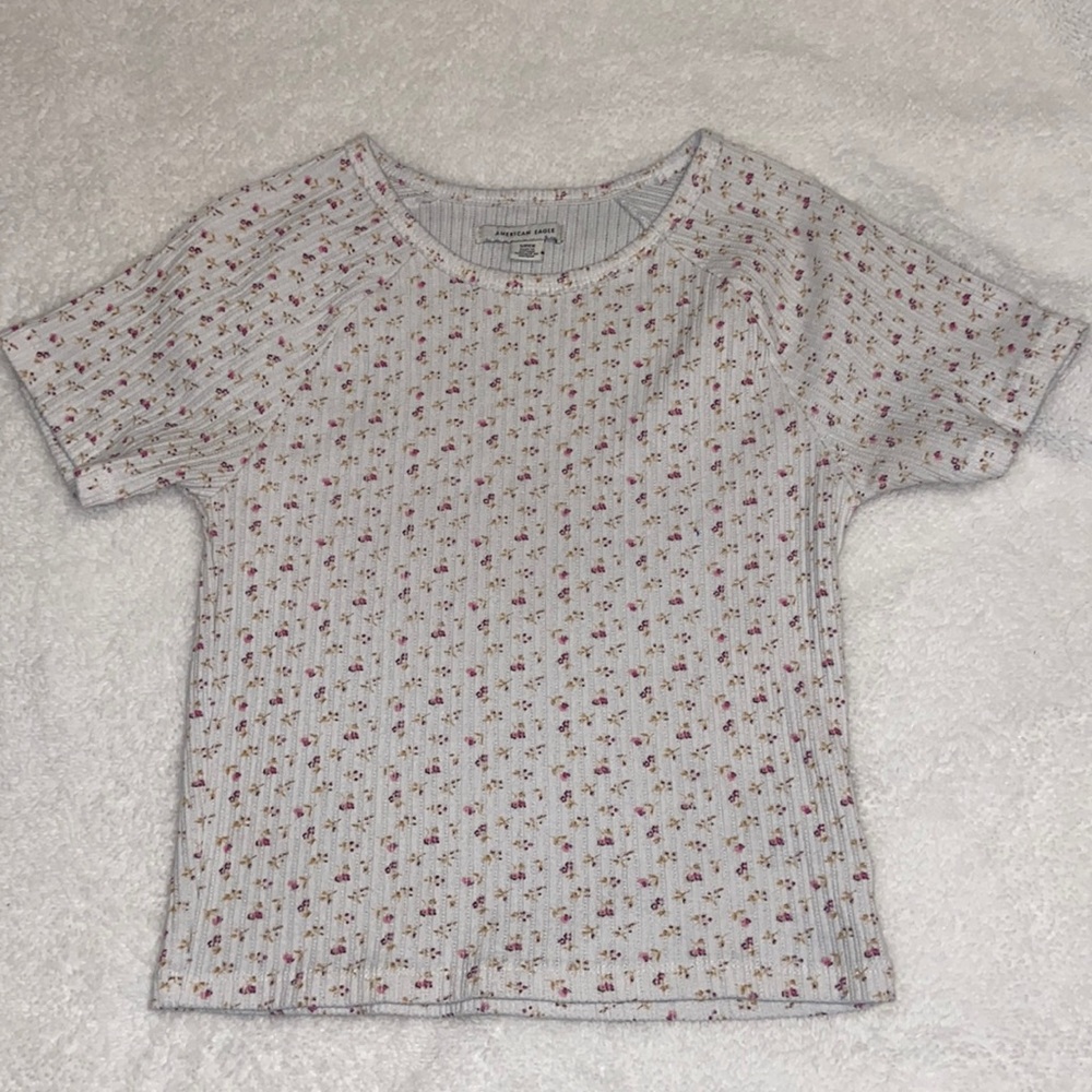 American eagle size pink flowers on white shirt
